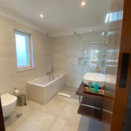 Luxury Villa, Ocean View, Private Heated Pool וילה